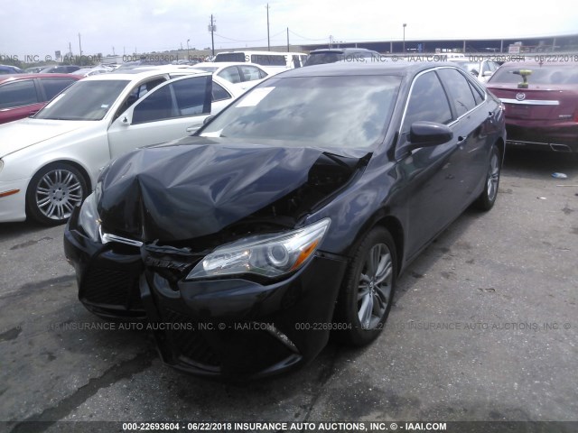 4T1BF1FK2FU021435 - 2015 TOYOTA CAMRY LE/XLE/SE/XSE 黑色 照片 2