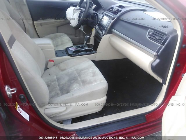 4T1BF1FK3EU799578 - 2014 TOYOTA CAMRY L/SE/LE/XLE 红色 照片 5