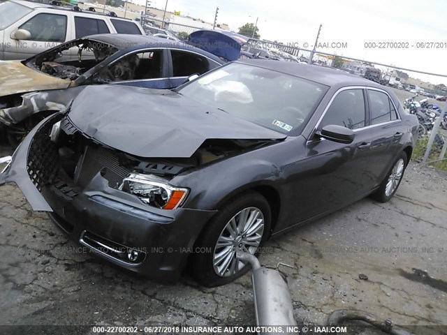 2C3CCARG5DH551993 - 2013 CHRYSLER 300 GRAY photo 2