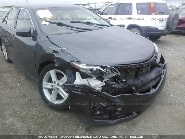 4T1BF1FK0DU649863 - 2013 TOYOTA CAMRY L/SE/LE/XLE ნაცრისფერი ფოტო 6