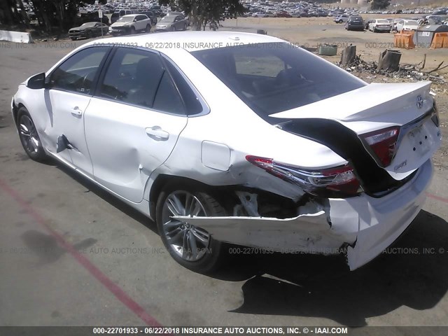 4T1BF1FK0FU003385 - 2015 TOYOTA CAMRY LE/XLE/SE/XSE WHITE photo 3