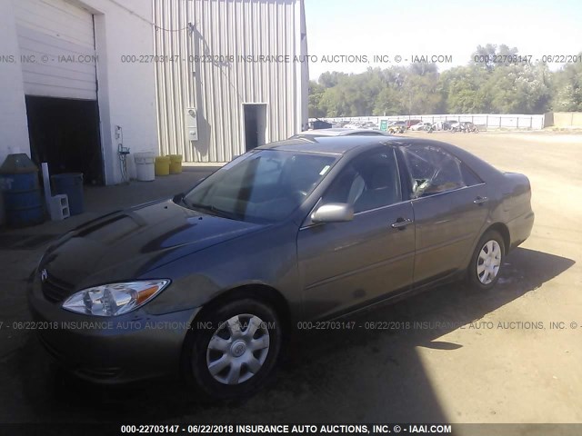 4T1BE32KX4U905303 - 2004 TOYOTA CAMRY LE/XLE/SE GRAY photo 2