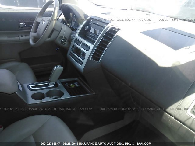 2FMDK48CX8BA79071 - 2008 FORD EDGE SEL WHITE photo 5