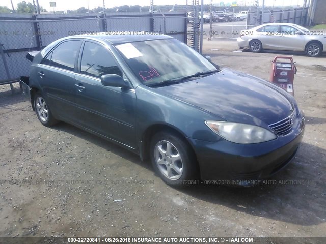 4T1BE30K55U099195 - 2005 TOYOTA CAMRY LE/XLE/SE GREEN photo 1
