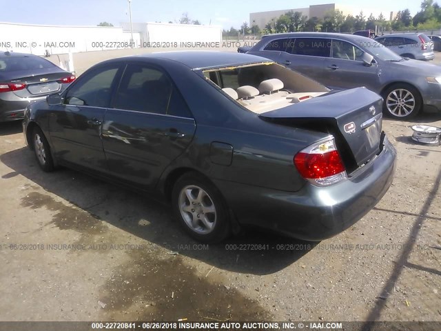 4T1BE30K55U099195 - 2005 TOYOTA CAMRY LE/XLE/SE GREEN photo 3