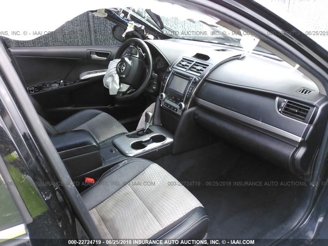 4T1BF1FK8EU362627 - 2014 TOYOTA CAMRY L/SE/LE/XLE 黑色 照片 5
