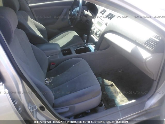 4T1BE46K99U276916 - 2009 TOYOTA CAMRY SE/LE/XLE 银色 照片 5