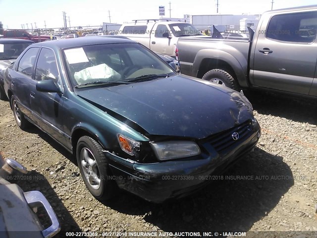 JT2BG22K3V0018863 - 1997 TOYOTA CAMRY LE/XLE GREEN photo 1