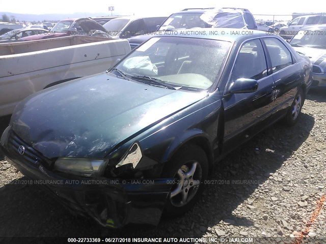 JT2BG22K3V0018863 - 1997 TOYOTA CAMRY LE/XLE GREEN photo 2