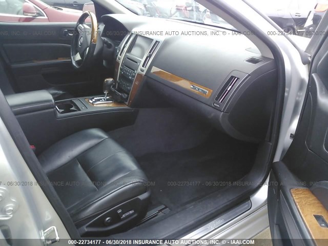 1G6DZ67A890106222 - 2009 CADILLAC STS SILVER photo 5