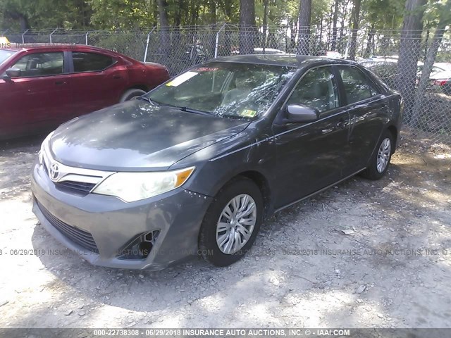 4T4BF1FK0CR244168 - 2012 TOYOTA CAMRY SE/LE/XLE GRAY photo 2