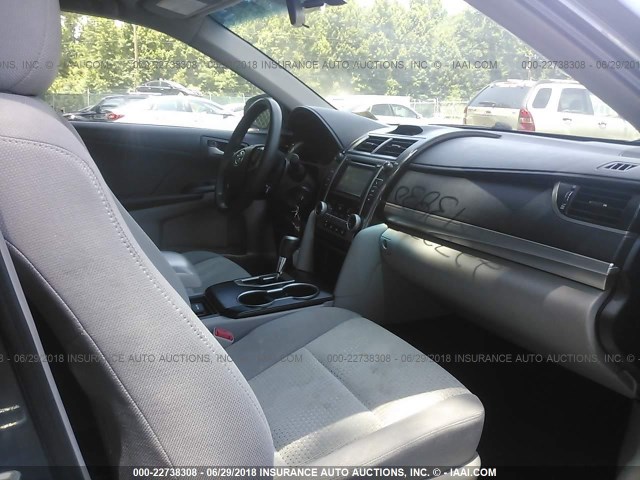 4T4BF1FK0CR244168 - 2012 TOYOTA CAMRY SE/LE/XLE GRAY photo 5