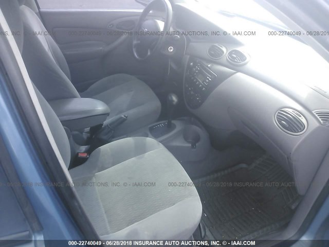 1FAFP34351W221321 - 2001 FORD FOCUS SE/SE SPORT BLUE photo 5