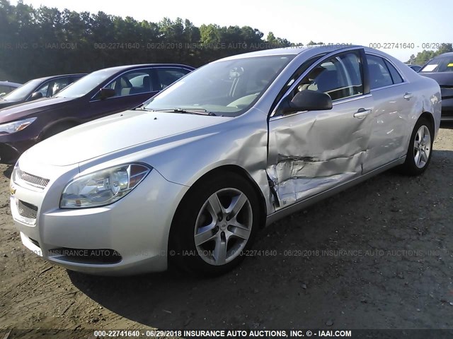 1G1ZB5EB9A4121010 - 2010 CHEVROLET MALIBU LS ვერცხლისფერი ფოტო 2