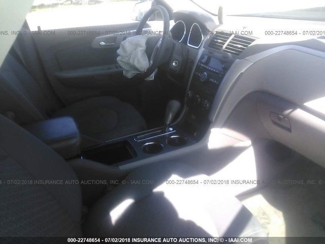 1GNKREED7BJ138436 - 2011 CHEVROLET TRAVERSE LS GRAY photo 5