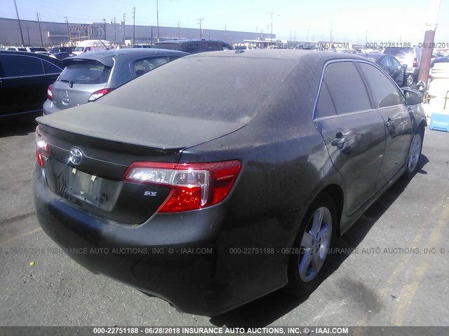 4T1BF1FK6CU611083 - 2012 TOYOTA CAMRY SE/LE/XLE BLACK photo 4