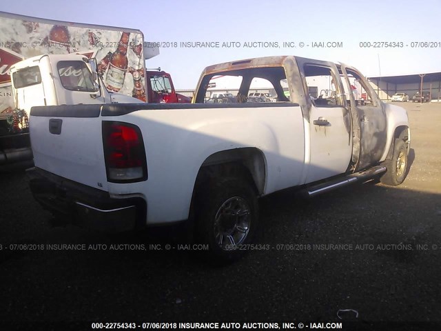 1GTHK23608F191386 - 2008 GMC SIERRA K2500 HEAVY DUTY WHITE photo 4