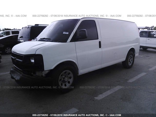 1GCSGAFX0C1118238 - 2012 CHEVROLET EXPRESS G1500  WHITE photo 2