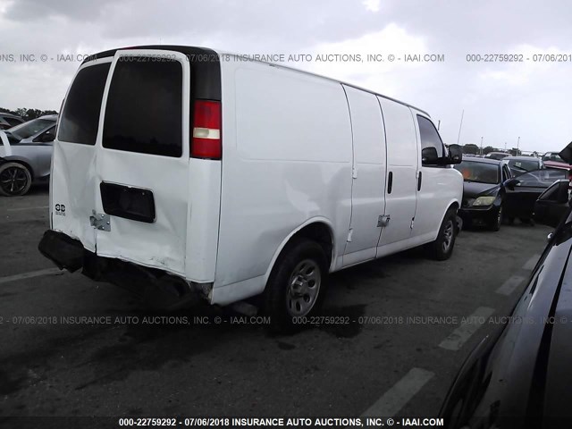 1GCSGAFX0C1118238 - 2012 CHEVROLET EXPRESS G1500  WHITE photo 4