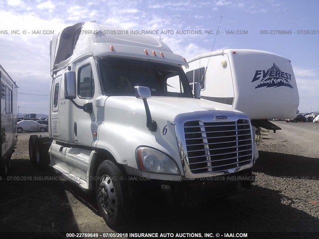 1FUJGLDR7CSBE9063 - 2012 FREIGHTLINER CASCADIA 125  WHITE photo 1