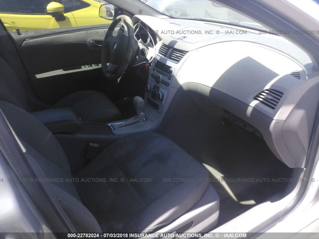 1G1ZA5E06AF106714 - 2010 CHEVROLET MALIBU LS 银色 照片 5