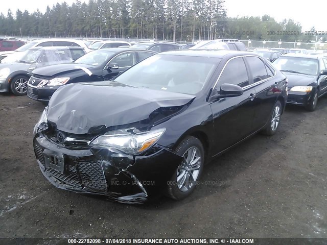4T1BF1FK2HU309913 - 2017 TOYOTA CAMRY LE/XLE/SE/XSE BLACK photo 2