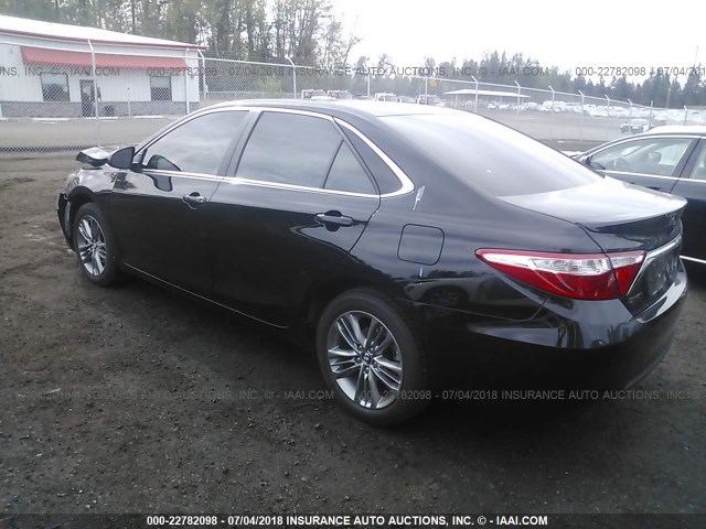 4T1BF1FK2HU309913 - 2017 TOYOTA CAMRY LE/XLE/SE/XSE BLACK photo 3