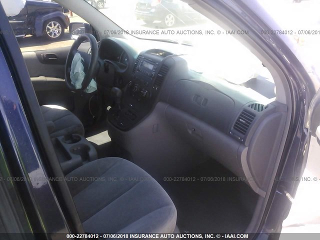 KNDMB233376183219 - 2007 KIA SEDONA BLUE photo 5