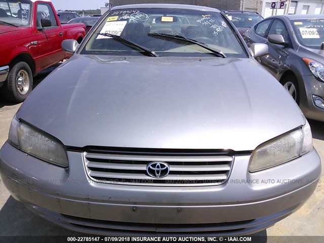 4T1BG22K8WU337916 - 1998 TOYOTA CAMRY CE/LE/XLE GOLD photo 6