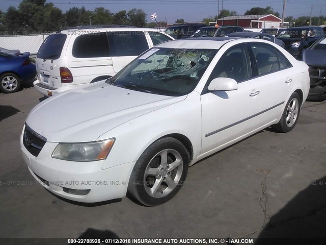 5NPEU46CX8H320900 - 2008 HYUNDAI SONATA SE/LIMITED WHITE photo 2