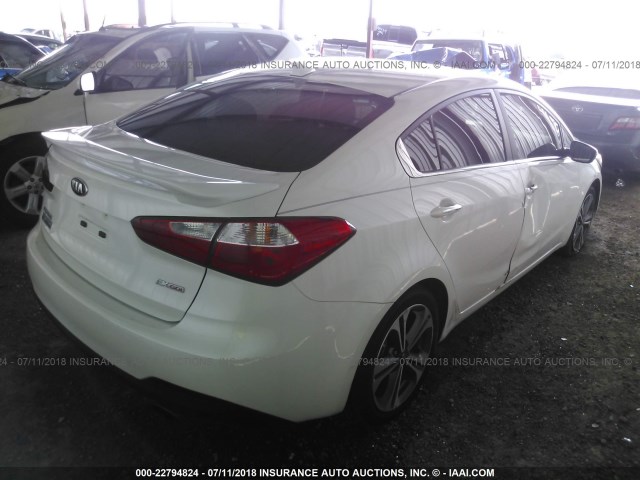 KNAFX4A84G5545470 - 2016 KIA FORTE EX WHITE photo 4