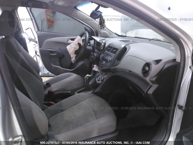 1G1JA5SH7C4111006 - 2012 CHEVROLET SONIC LS 银色 照片 5