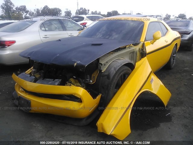 2C3CDYCJ8CH214128 - 2012 DODGE CHALLENGER SRT-8 YELLOW photo 2