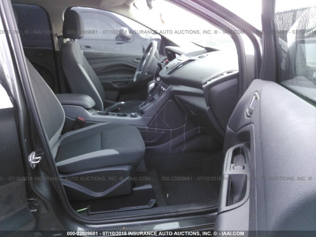 1FMCU0F7XGUB47074 - 2016 FORD ESCAPE S GRAY photo 5