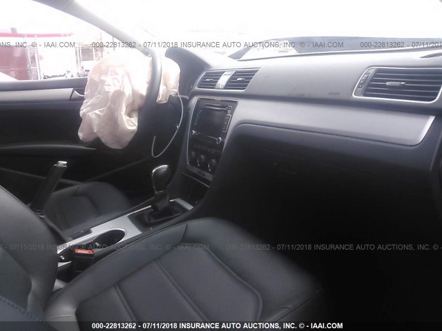 1VWBP7A36DC041305 - 2013 VOLKSWAGEN PASSAT SE GRAY photo 5