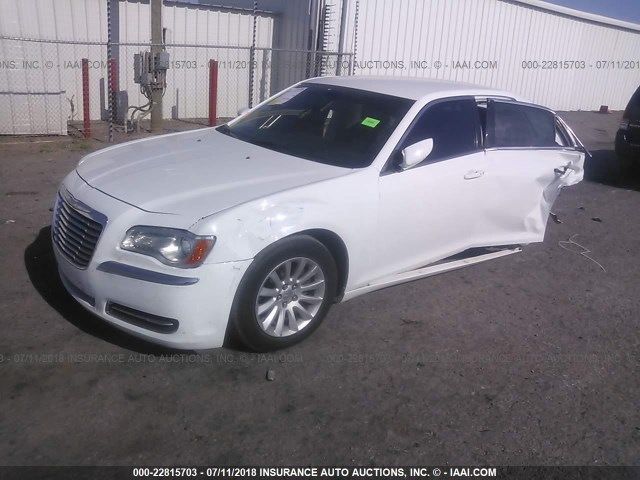 2C3CCAAGXEH160027 - 2014 CHRYSLER 300 WHITE photo 2