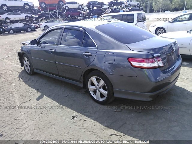 4T1BF3EKXBU741993 - 2011 TOYOTA CAMRY SE/LE/XLE GRAY photo 3