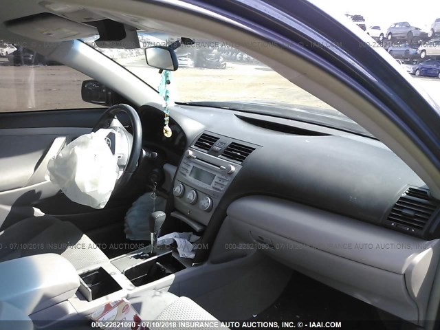 4T1BF3EKXBU741993 - 2011 TOYOTA CAMRY SE/LE/XLE GRAY photo 5