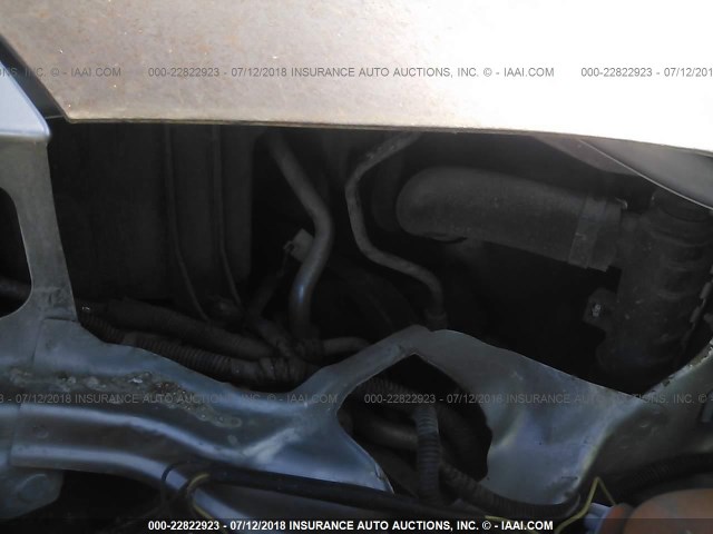 KL1TD52625B406686 - 2005 CHEVROLET AVEO LS SILVER photo 10