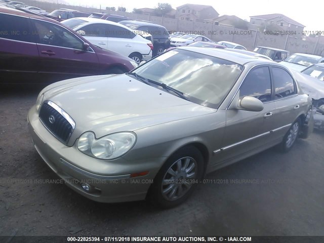 KMHWF35H62A570439 - 2002 HYUNDAI SONATA GLS/LX GOLD photo 2