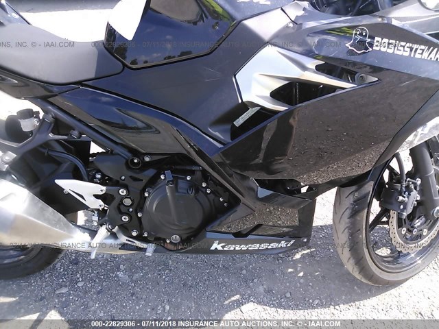 JKAEXKH18JDA04296 - 2018 KAWASAKI EX400 BLACK photo 8