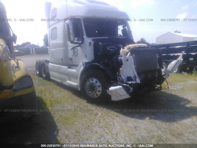 4V4NC9EH1GN934959 - 2016 VOLVO VN VNL WHITE photo 1