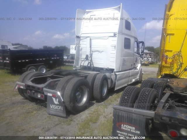 4V4NC9EH1GN934959 - 2016 VOLVO VN VNL WHITE photo 4