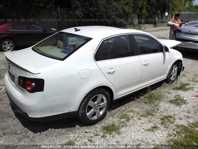 3VWRM71K38M114911 - 2008 VOLKSWAGEN JETTA SE/SEL WHITE photo 4