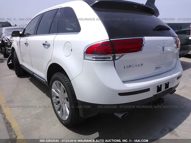 2LMDJ6JKXCBL06885 - 2012 LINCOLN MKX WHITE photo 3