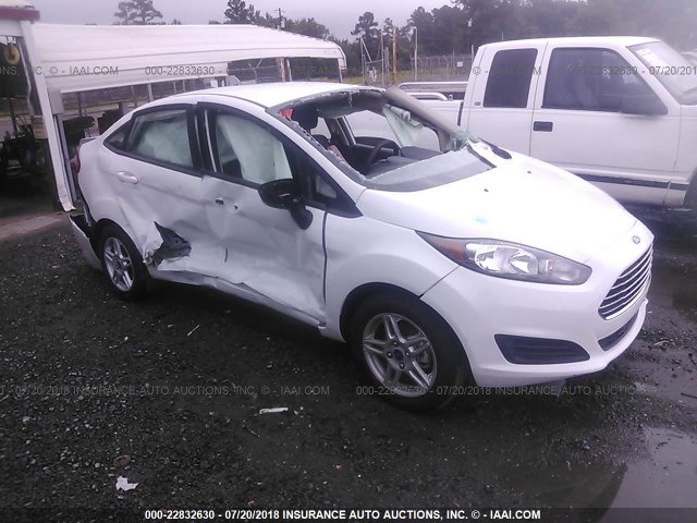 3FADP4BJ2JM103371 - 2018 FORD FIESTA SE WHITE photo 1