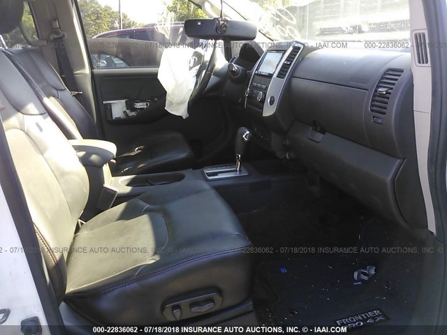 1N6AD0EV5CC432323 - 2012 NISSAN FRONTIER S/SV/SL/PRO-4X WHITE photo 5