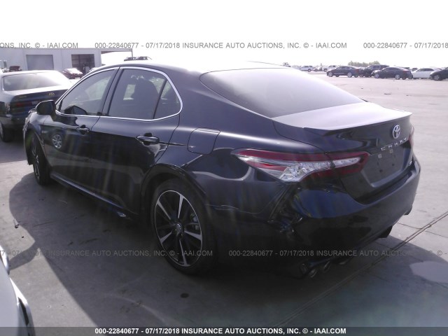 4T1B61HK1JU573675 - 2018 TOYOTA CAMRY XSE BLUE photo 3