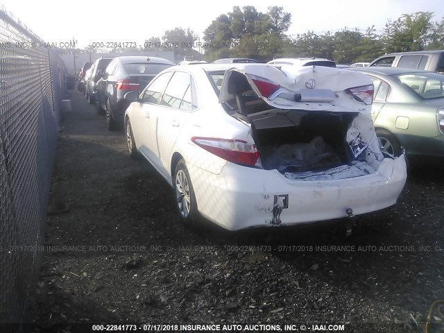 4T1BF1FK2FU036808 - 2015 TOYOTA CAMRY LE/XLE/SE/XSE WHITE photo 3