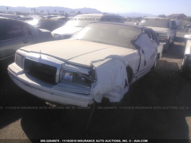 1LNLM81W8RY651843 - 1994 LINCOLN TOWN CAR EXECUTIVE WHITE photo 2